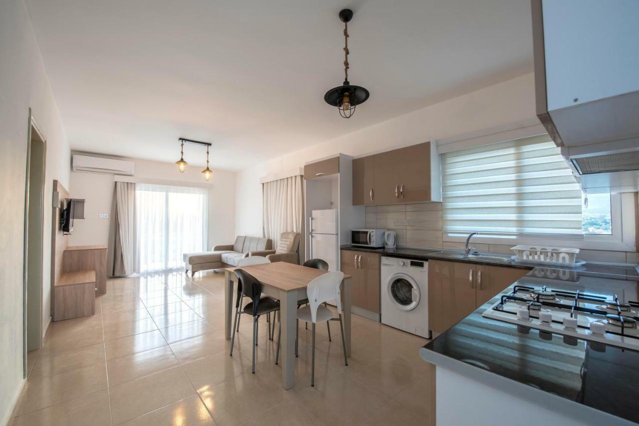 Deniz Airport Suites Никосия Экстерьер фото