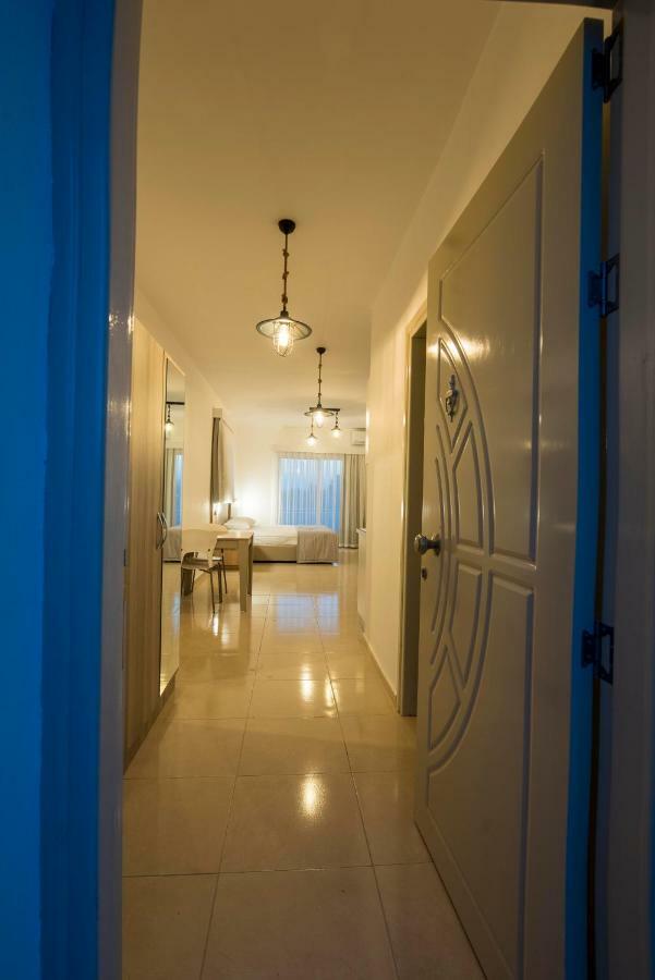 Deniz Airport Suites Никосия Экстерьер фото
