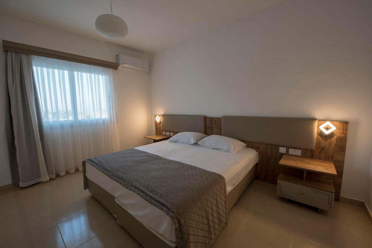 Deniz Airport Suites Никосия Экстерьер фото