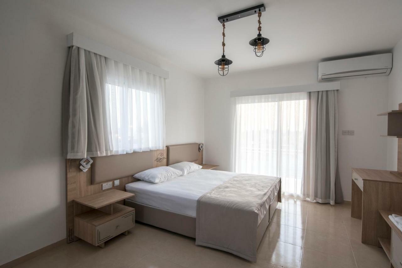 Deniz Airport Suites Никосия Экстерьер фото